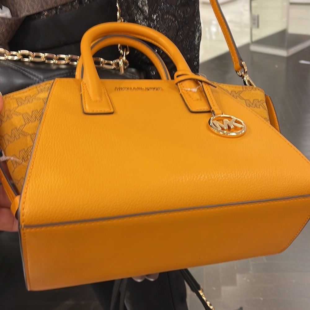 Michael Kors Avril Small Signature PVC Top Zip Satchel Crossbody Bag
Honeycomb - Picture 9 of 16